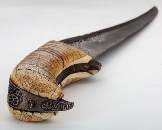 A Persian Peshkabz with walrus-ivory grips | MasterArt